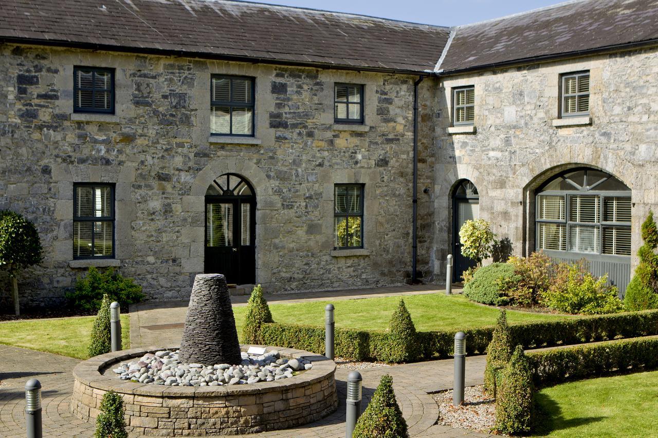 Moyvalley Hotel Self Catering Cottages Exteriör bild