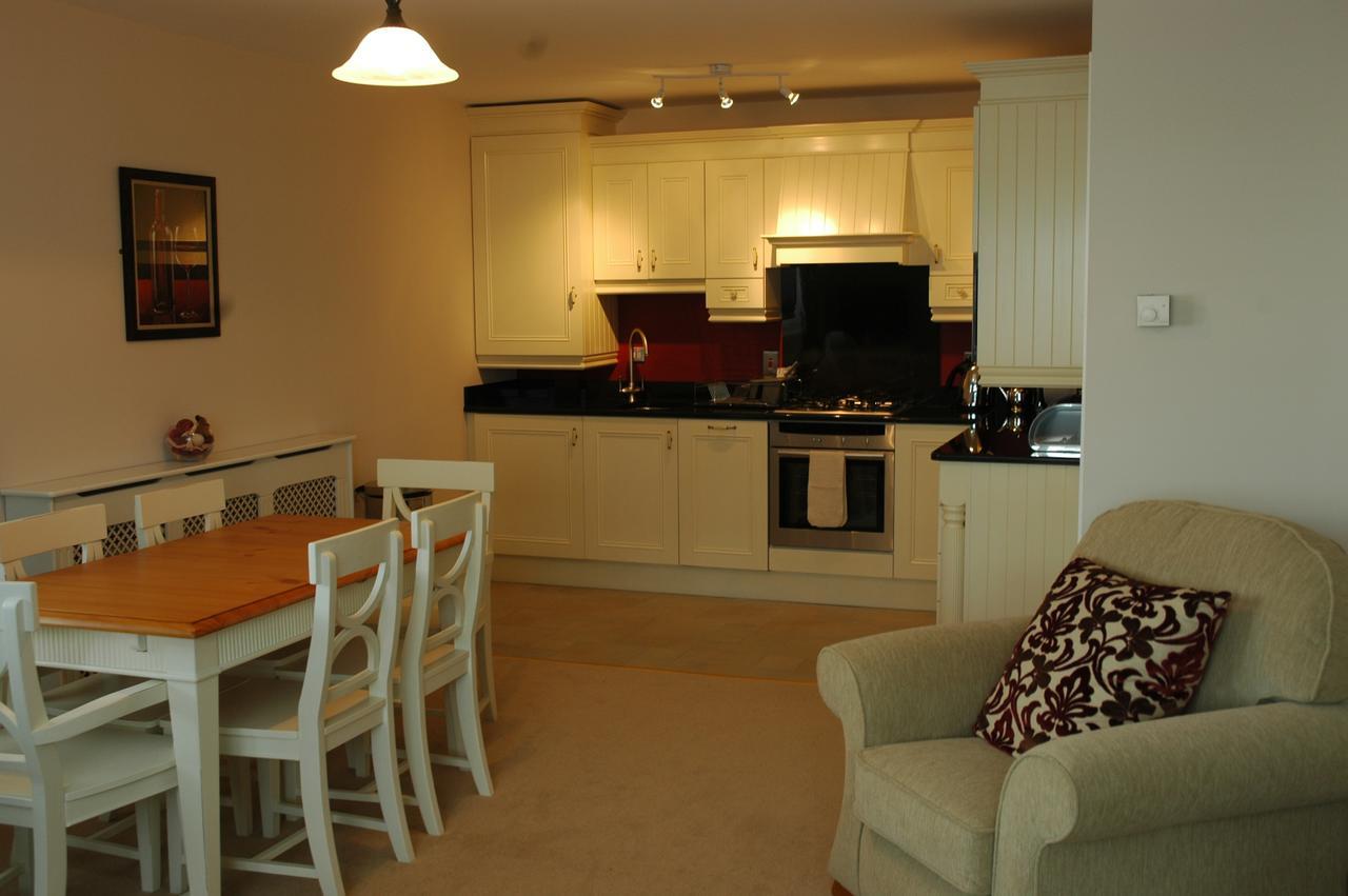 Moyvalley Hotel Self Catering Cottages Exteriör bild