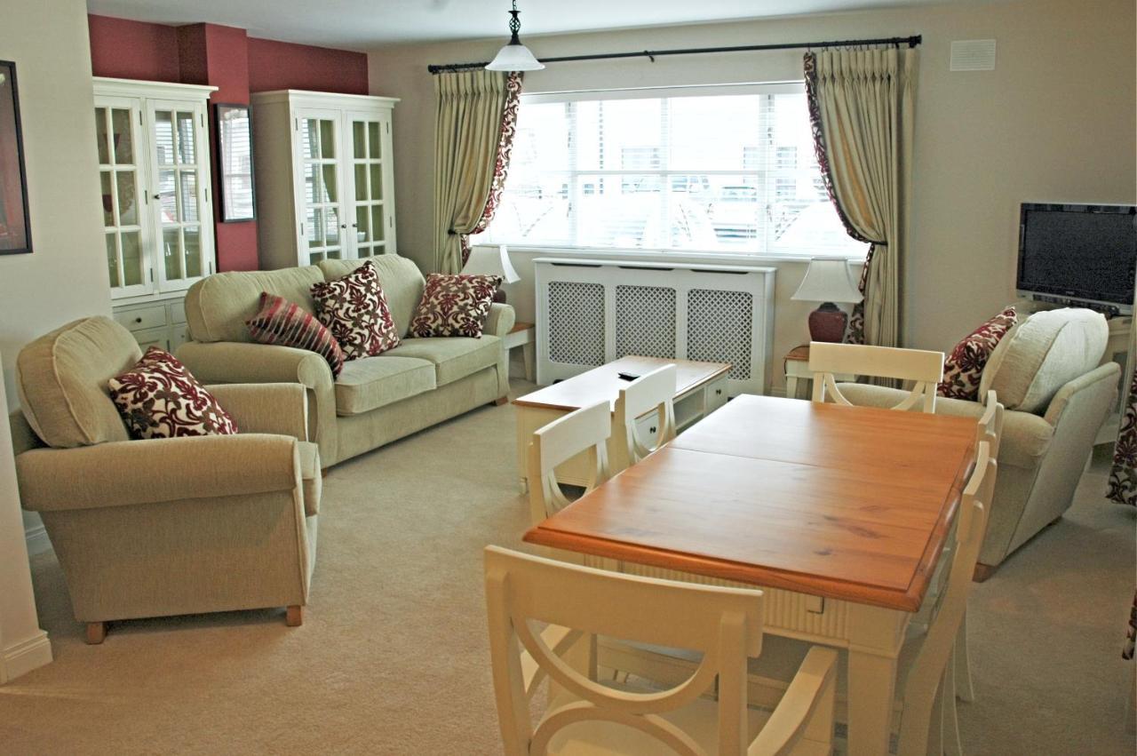 Moyvalley Hotel Self Catering Cottages Exteriör bild